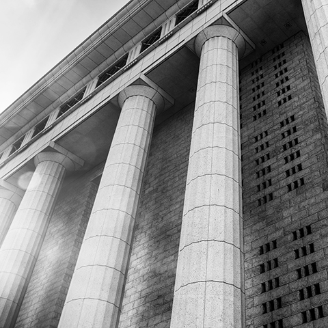 courthouse marble columns